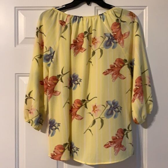 C.C. Armor yellow floral crepe like top with 3/4 sleeves.  NWOT - Picture 2 of 6
